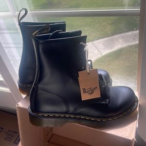Dr. Martens- 1460 women’s smooth leather lace up boots